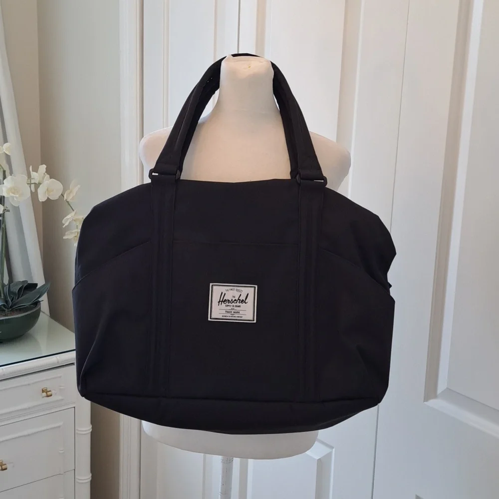 NWOT Herschel Unisex Black Nylon Duffle/Overnight/Travel/Gym Tote Bag Logo